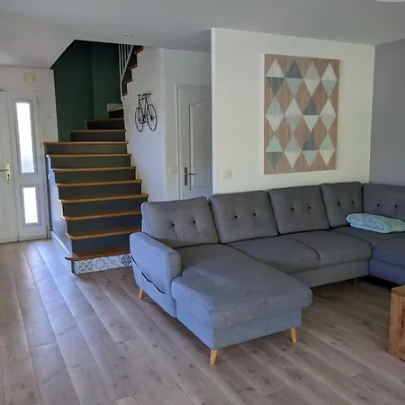 Villa, Close To Lake, Pool, Enclosed Garden, Quiet Villa