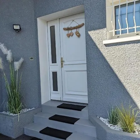 Villa, Close To Lake, Pool, Enclosed Garden, Quiet Villa *