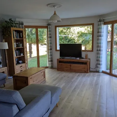 Villa Villa, Close To Lake, Pool, Enclosed Garden, Quiet *